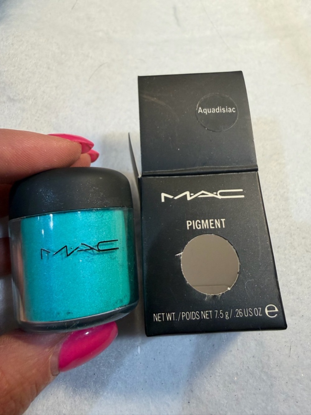 MAC Cosmetics Pigment in Aquadisiac - Vibrant Teal Eye & Face Pigment New